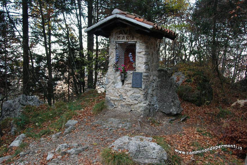 09 12949 Santella nei pressi della Casina Bianca.JPG